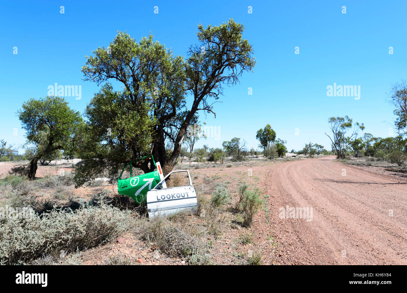 Strada di ghiaia del verde auto Tour porta in Opale, Lightning Ridge, New South Wales, NSW, Australia Foto Stock