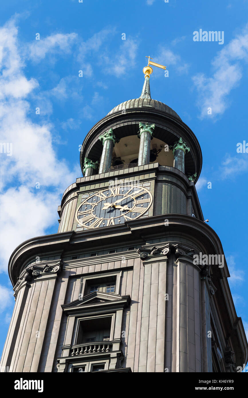 Viaggio in Germania - il campanile la chiesa di san michele (hauptkirche sankt michaelis) nella città di Amburgo Foto Stock