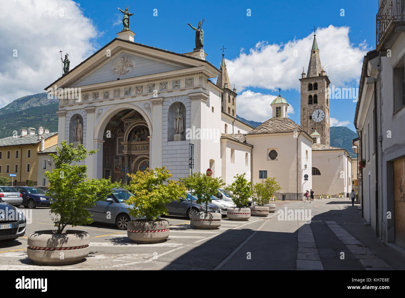 Aosta, Valle d'Aosta, Italia. cattedrale di santa maria assunta. esterno. Foto Stock