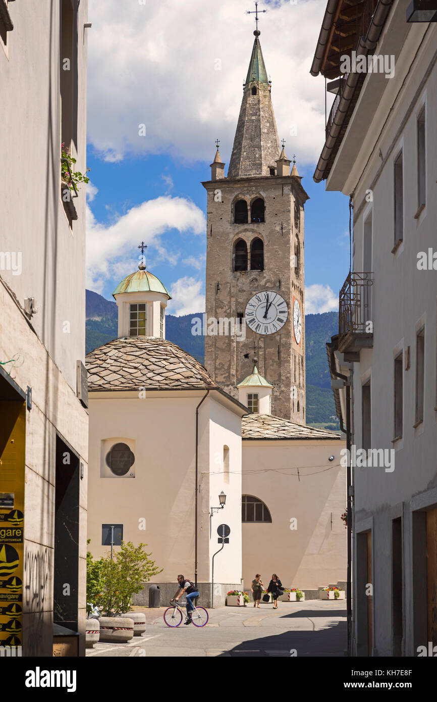 Aosta, Valle d'Aosta, Italia. cattedrale di santa maria assunta. esterno. Foto Stock