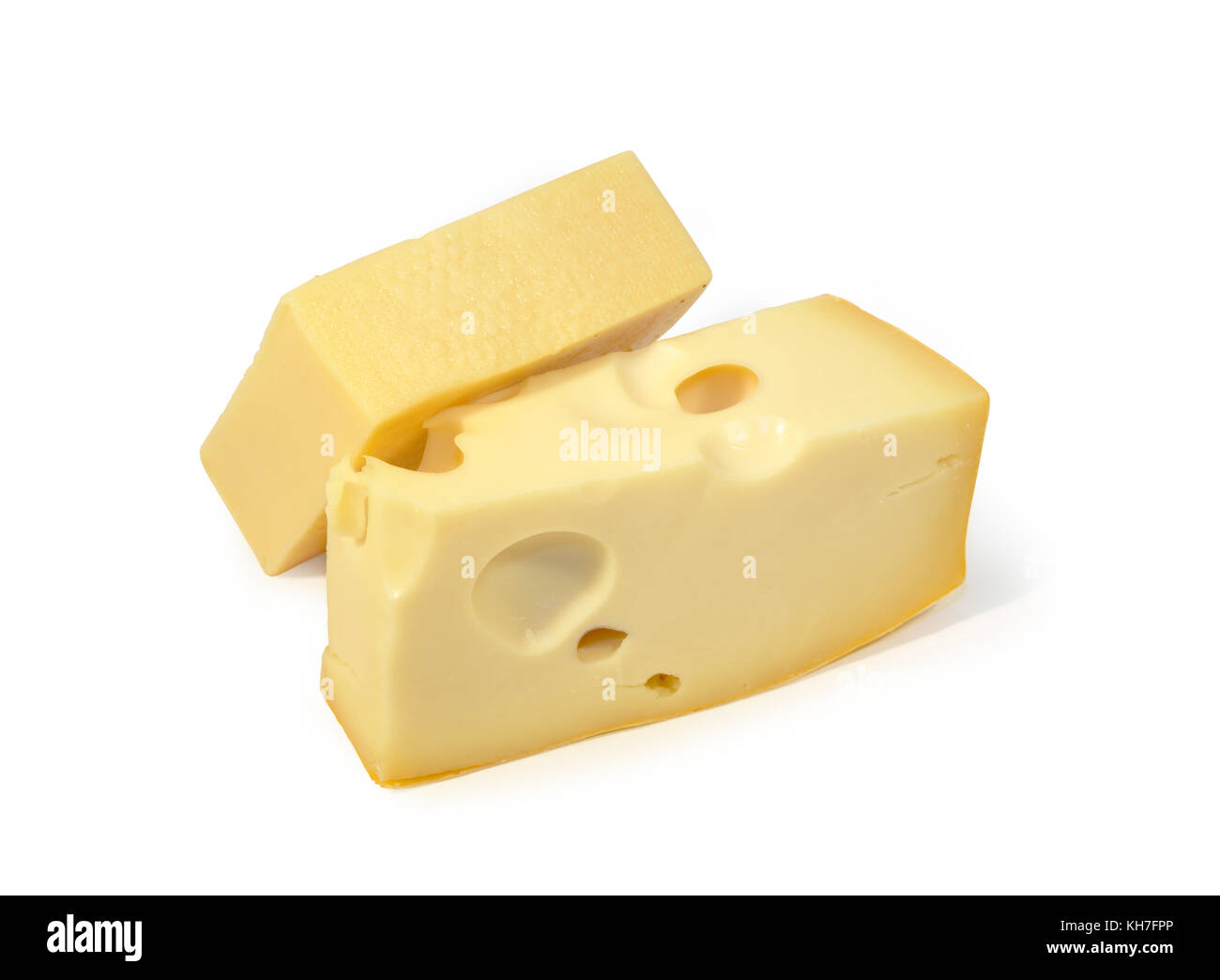 Un formaggio isolato su uno sfondo bianco. percorso di clipping è incluso Foto Stock