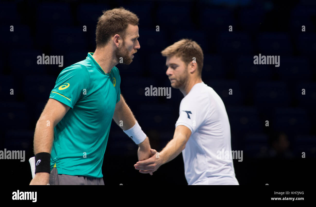 O2, Londra, Regno Unito. 14 Novembre, 2017. Il giorno 3 della Nitto ATP Finals, serata raddoppia corrispondono, Pierre-Hugues Herbert (FRA) e Nicolas MAHUT (FRA) vs Ryan Harrison (USA) e Michael Venere (NZL). Credito: Malcolm Park/Alamy Live News. Foto Stock