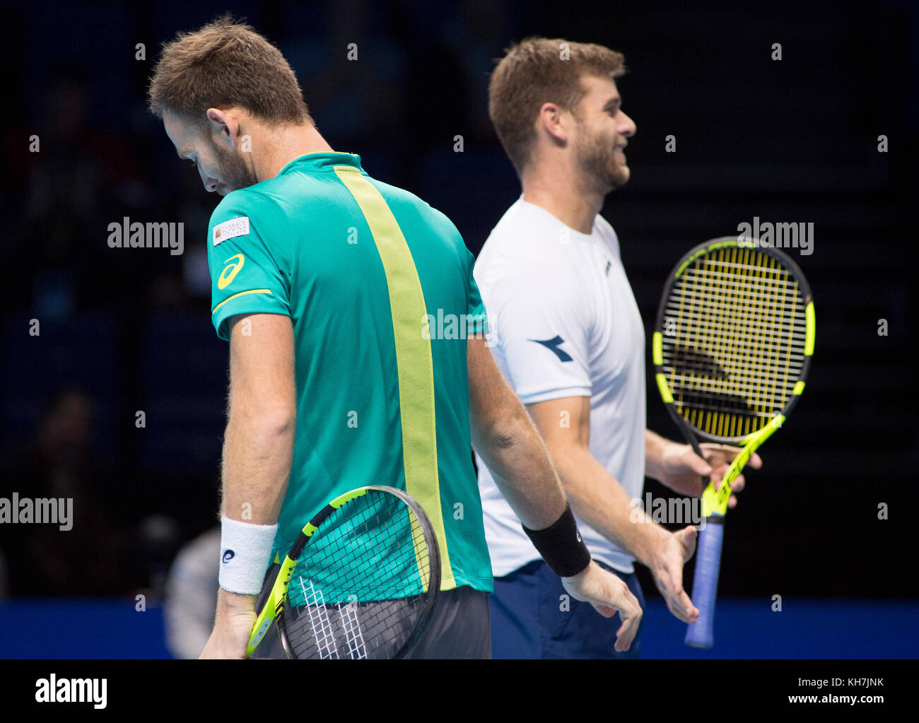 O2, Londra, Regno Unito. 14 Novembre, 2017. Il giorno 3 della Nitto ATP Finals, serata raddoppia corrispondono, Pierre-Hugues Herbert (FRA) e Nicolas MAHUT (FRA) vs Ryan Harrison (USA) e Michael Venere (NZL). Credito: Malcolm Park/Alamy Live News. Foto Stock