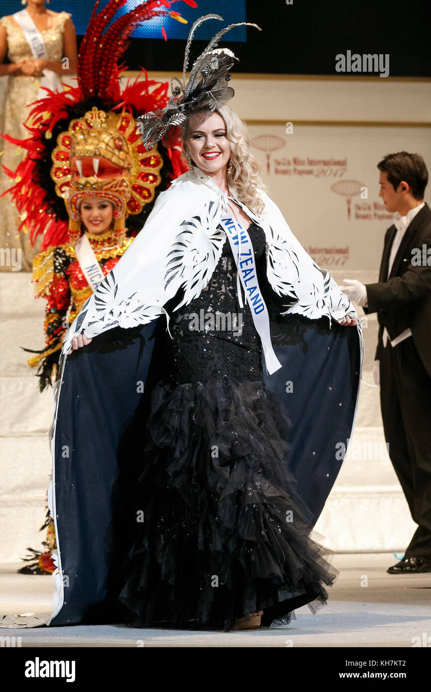 Tokyo, Giappone. 14 novembre 2017. Miss New Zealand Michelle Isemonger cammina lungo la passerella durante ''The 57th Miss International Beauty Pageant 2017'' tenutasi al Tokyo Dome City Hall il 14 novembre 2017, Tokyo, Giappone. Quest'anno, 69 concorrenti provenienti da vari paesi e regioni si sono riuniti in Giappone per competere per il titolo. Crediti: Rodrigo Reyes Marin/AFLO/Alamy Live News Foto Stock