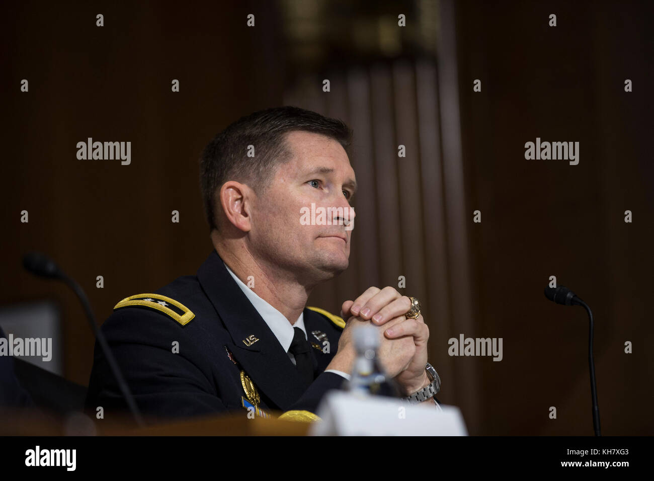 Washington, Stati Uniti. 14 novembre 2017. Vice comandante generale, operazioni civili e di emergenza, corpo degli ingegneri dell'esercito degli Stati Uniti, maggior generale Donald E. Jackson Jr. Durante un'audizione davanti al Comitato per l'energia e le risorse naturali del Senato degli Stati Uniti per esaminare gli sforzi di recupero degli uragani a Porto Rico e nelle Isole Vergini americane a Capitol Hill a Washington, DC il 14 novembre 2017. Credito: Alex Edelman/CNP credito: Alex Edelman/Consolidated/dpa/Alamy Live News Foto Stock