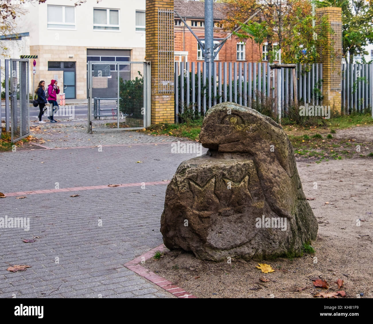 Berlino, Mitte,Tiergarten. La scultura in Allegro scuola elementare motivi Foto Stock