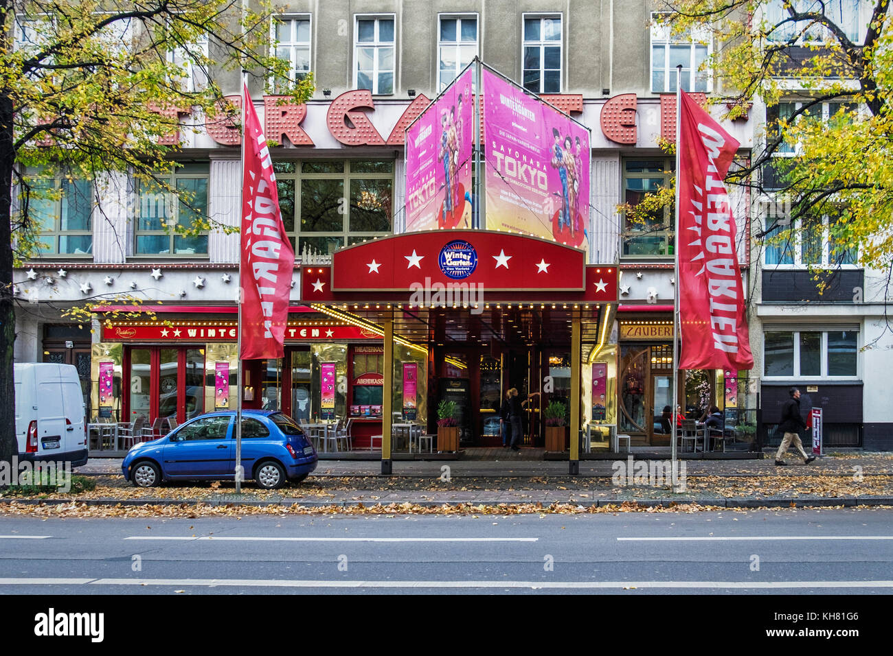 Berlin-Mitte Tiergarten di Berlino.Wintergarten Variety Theater esterno dell'edificio in Potsdamer Street in autunno Foto Stock