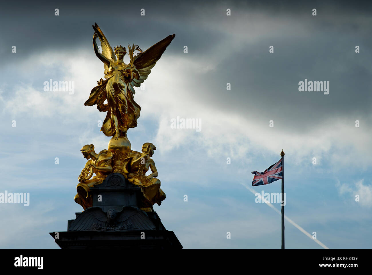 Queen Victoria Memorial di fronte a Buckingham Palace di Westmister, Londra, Inghilterra. Novembre 2017 il memoriale della Victoria è un monumento alla Regina Victor Foto Stock