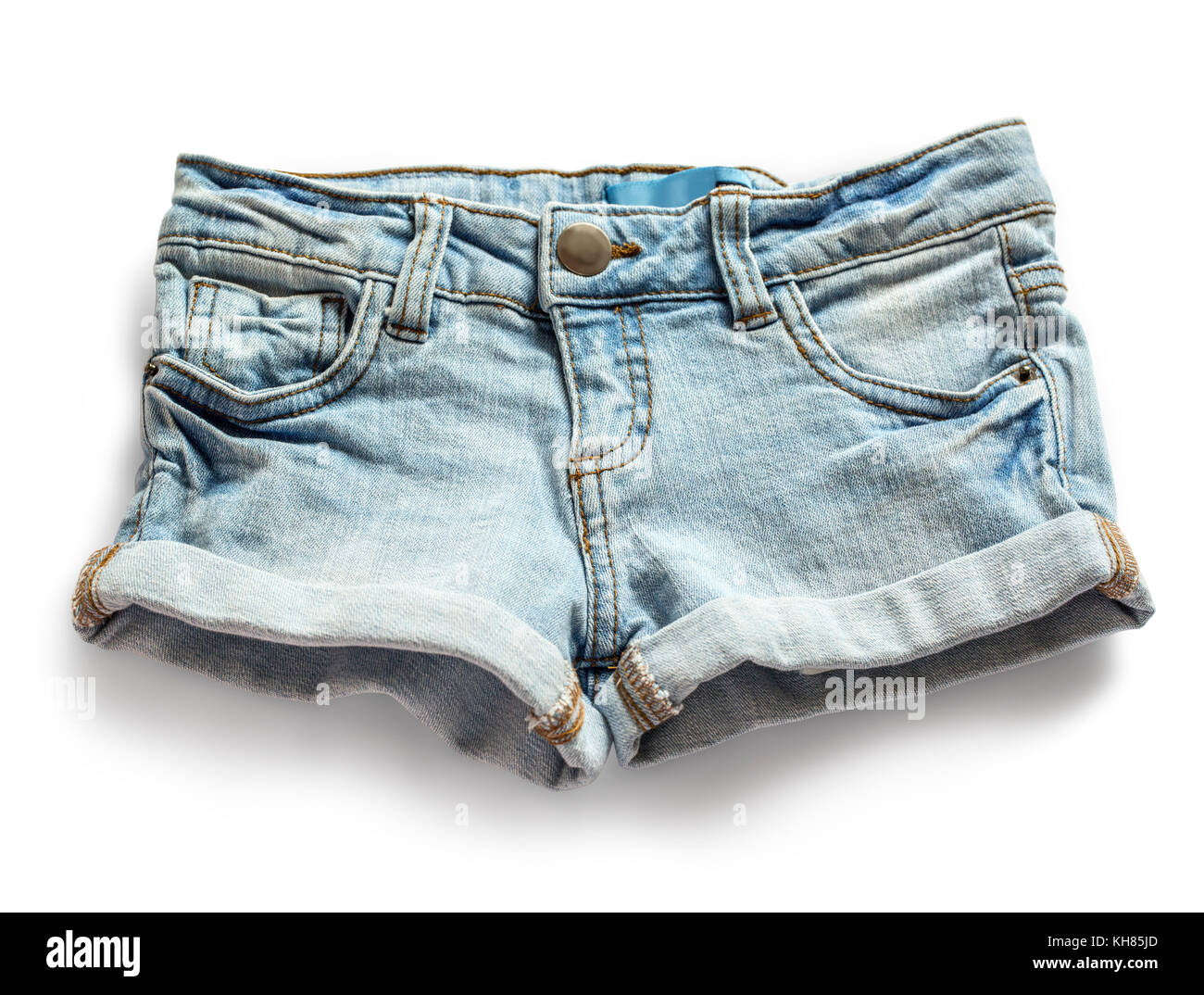 Strappati a mano jeans corti isolati su sfondo bianco.con tracciato di ritaglio Foto Stock