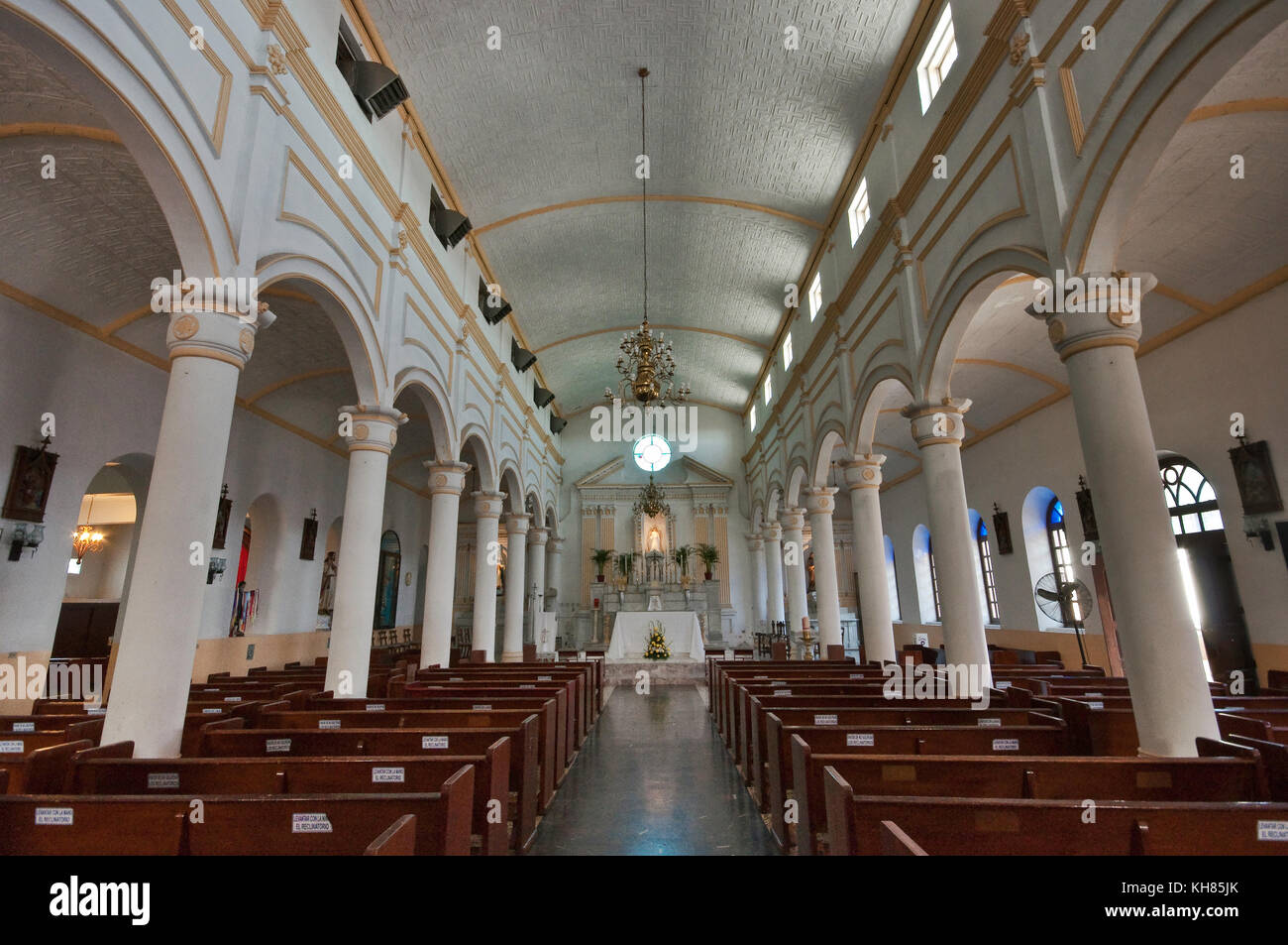 Interno della Parroquia Santo Nino in Nuevo Laredo, Tamaulipas, Messico Foto Stock