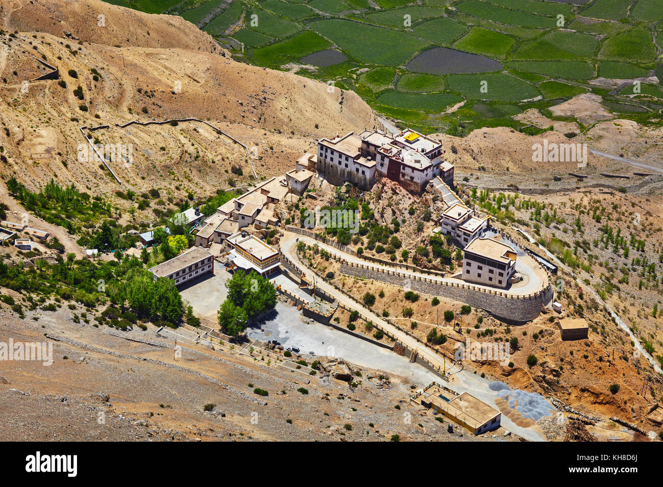 Vista aerea del monastero di Ki Gompa, della valle di Spiti e dell'Himachal Prades Foto Stock