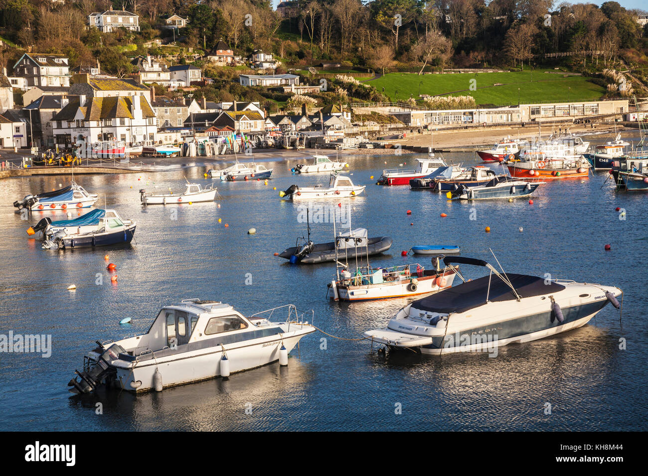 La mattina presto sul porto a Lyme Regis nel Dorset, Regno Unito. Foto Stock