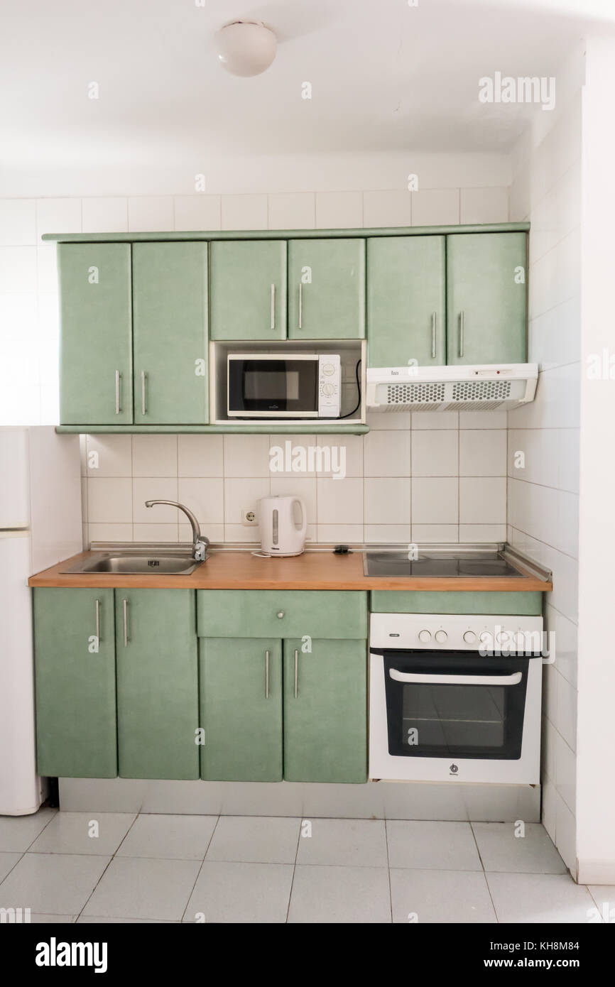 LANZAROTE, SPAGNA -3 novembre 2017: Apartamentos Mansion Nazaret offre una cucina completamente attrezzata nei loro appartamenti ad una e due camere da letto in uno dei mos Foto Stock