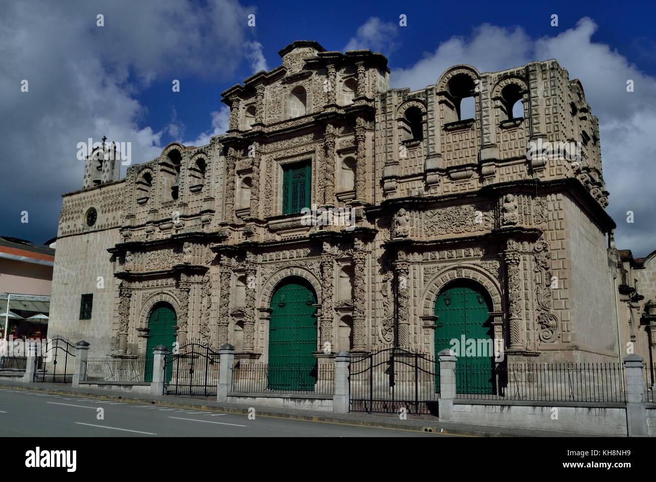 Santa Catalina Cattedrale - Plaza de Armas in Cajamarca. Dipartimento di Cajamarca .PERÙ Foto Stock