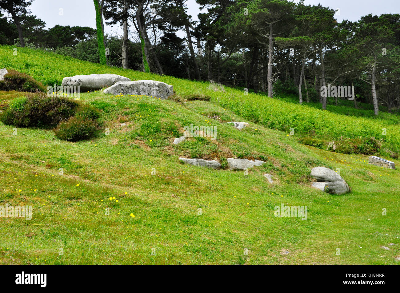 Insidgen Lower Entrance grave, sulle isole di St Mary di Scilly, Neolitico recente età del Bronzo iniziale circa 2500 AC, Cornovaglia, Regno Unito Foto Stock