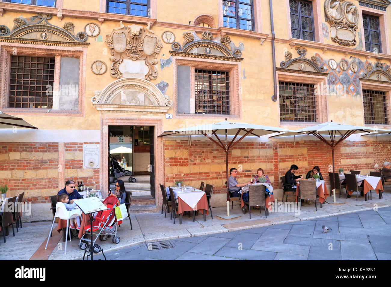 Verona, il Palazzo della Ragione, La Locanda dei Capitani ristorante Foto Stock