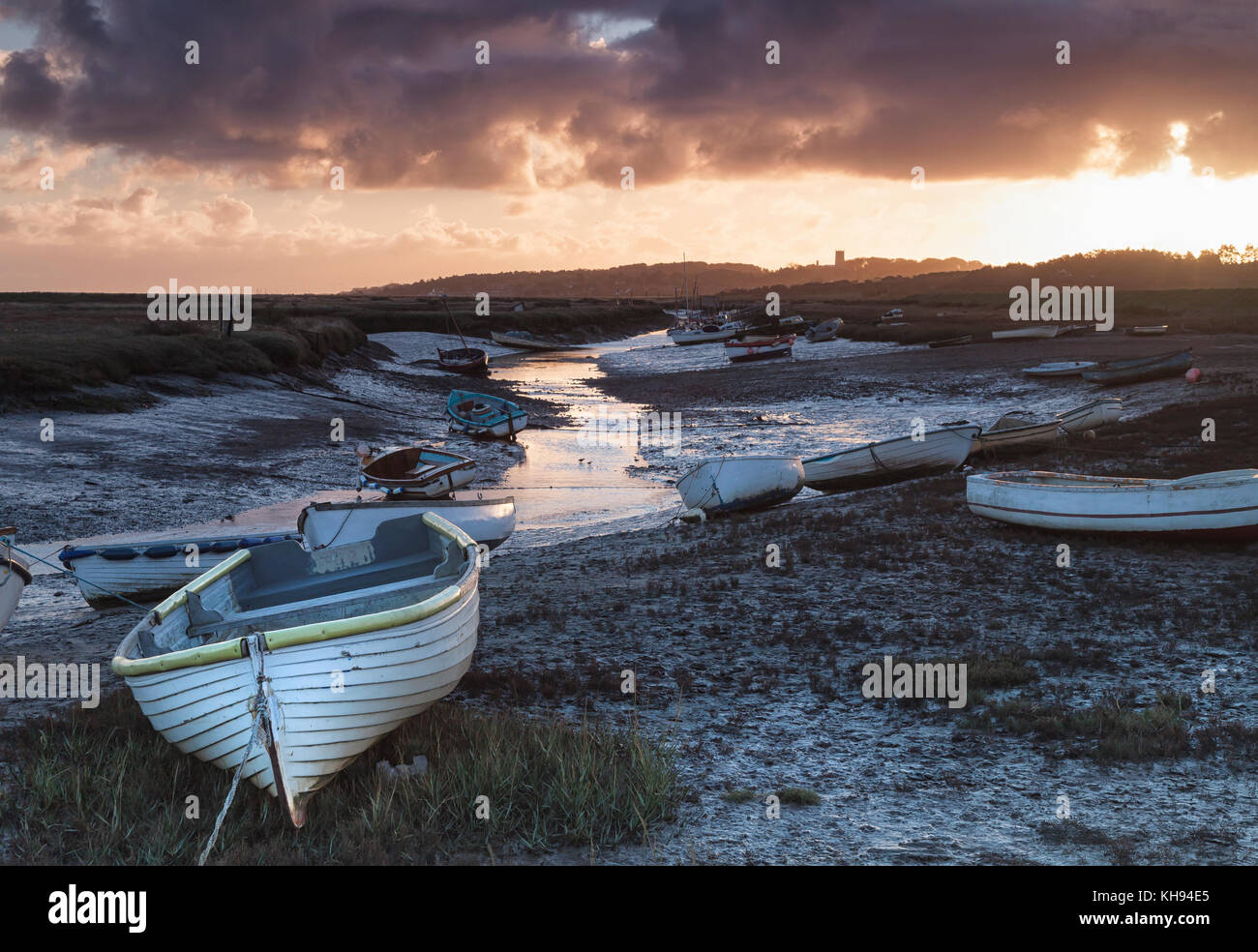 Morston Creek presso Sunrise su una bassa marea, Norfolk Foto Stock