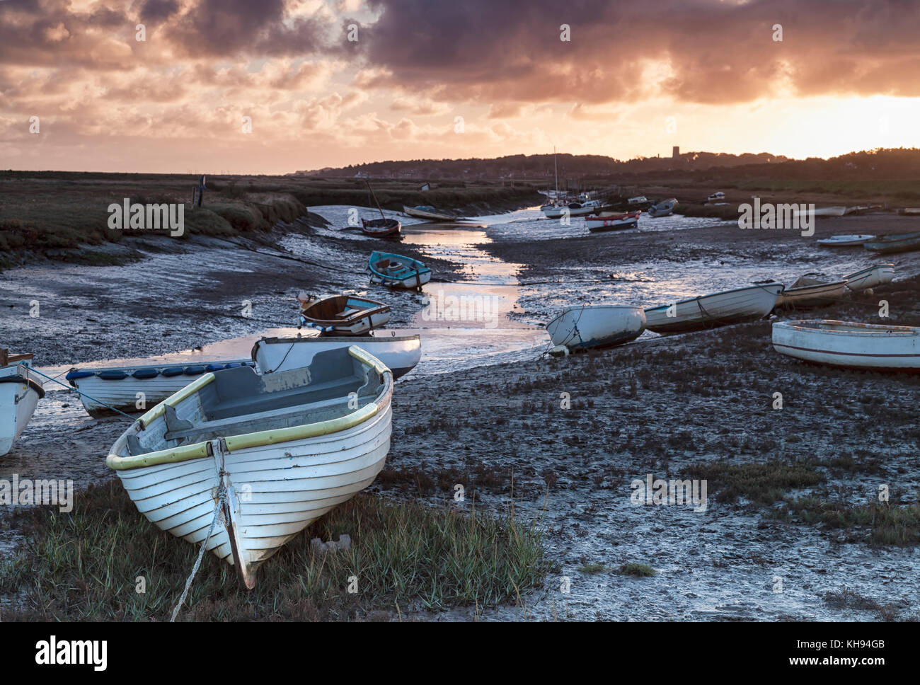 Morston Creek presso Sunrise su una bassa marea, Norfolk Foto Stock