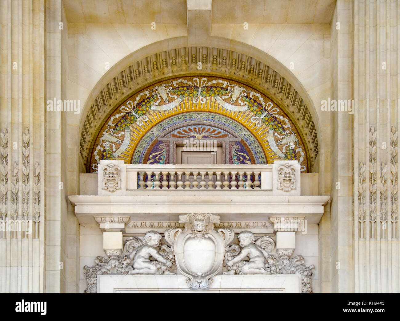 Parigi, Francia. Grand Palais des Champs-Élysées: facciata dettaglio. Foto Stock