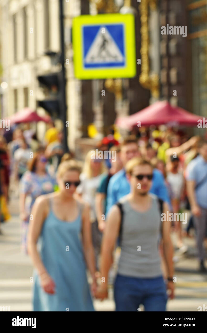 Le strade della città sono varie persone riguardo ai suoi affari. Foto Stock