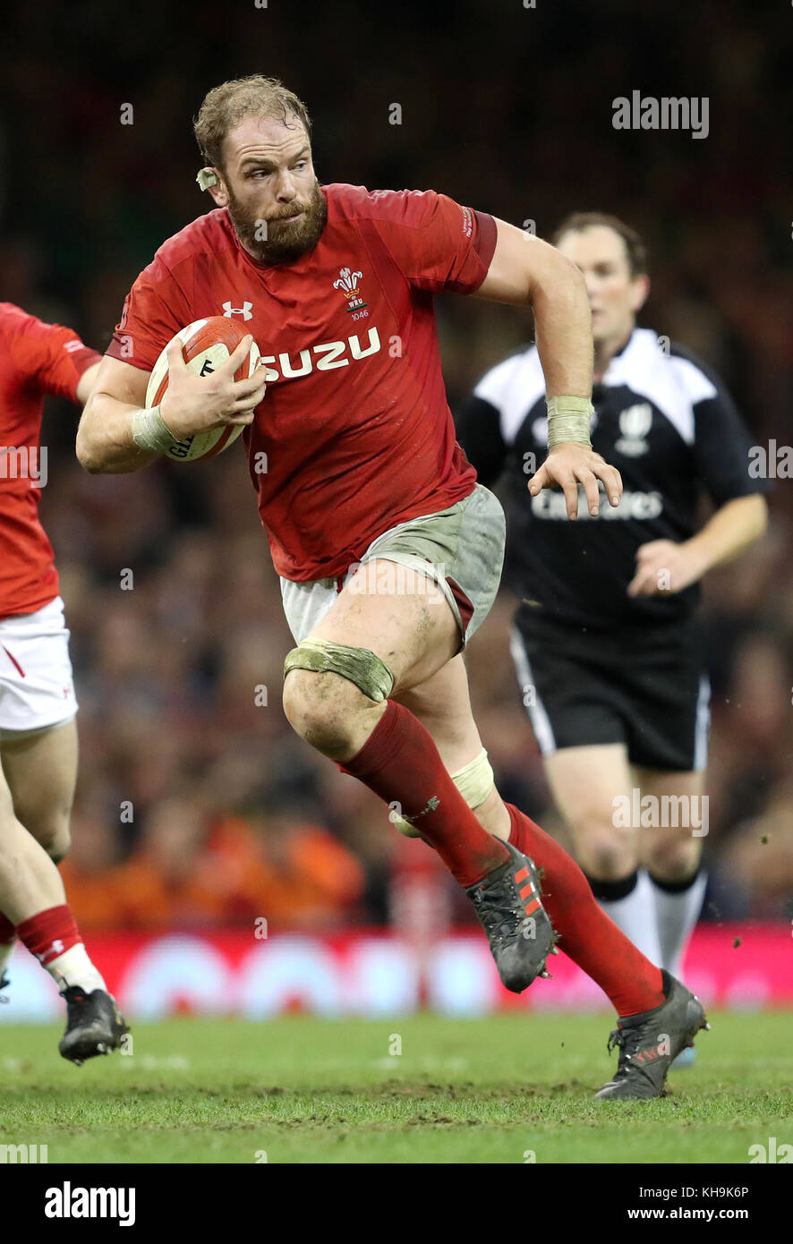 Wales' Alun Wyn Jones durante l'Autunno Internazionale al Principato Stadio di Cardiff. PREMERE ASSOCIAZIONE foto. Data immagine: Sabato 11 novembre 2017 Foto Stock