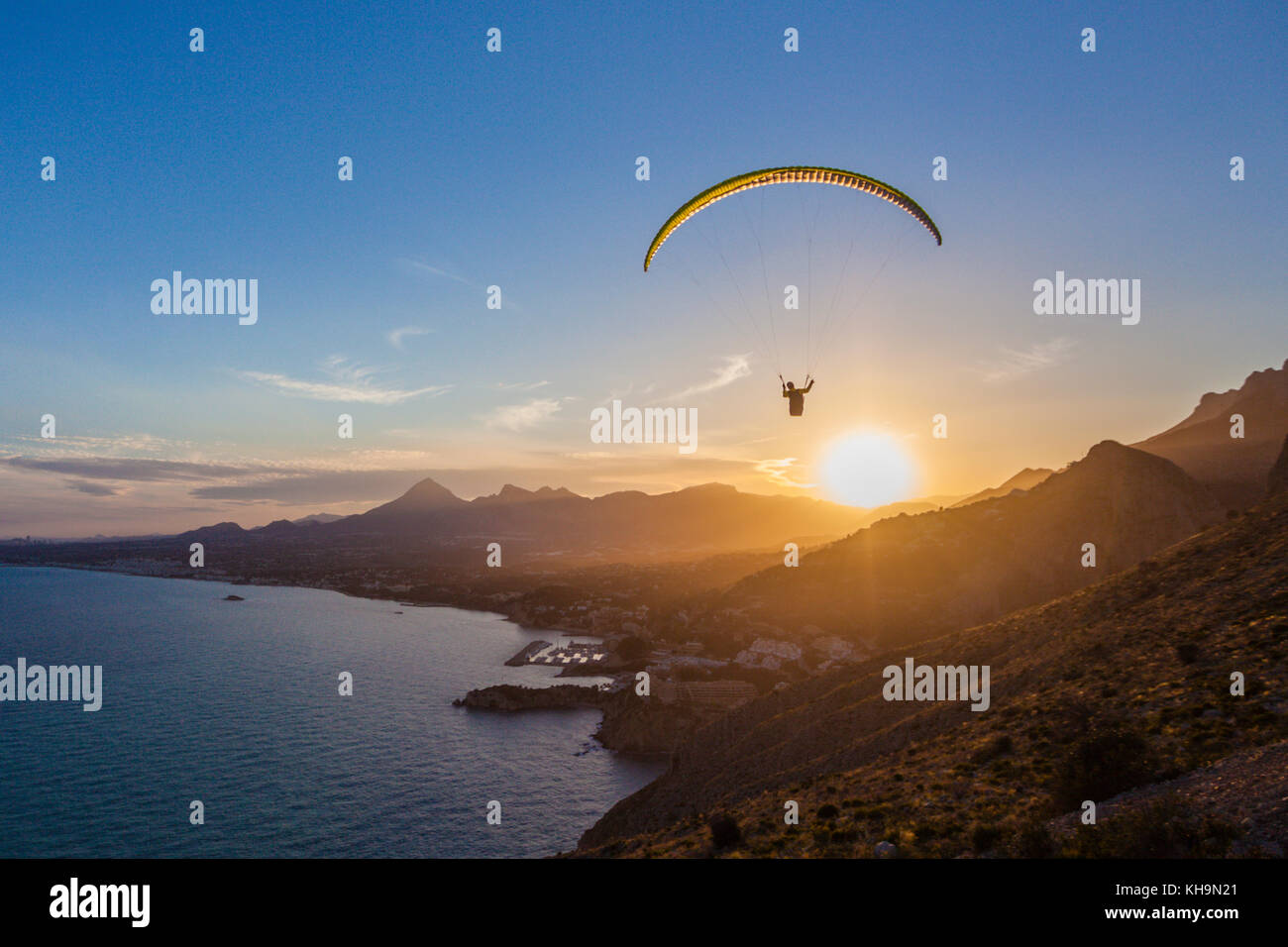 Parapendio a Morro de toix vicino a Calpe Alicante, Costa Blanca, SPAGNA Foto Stock