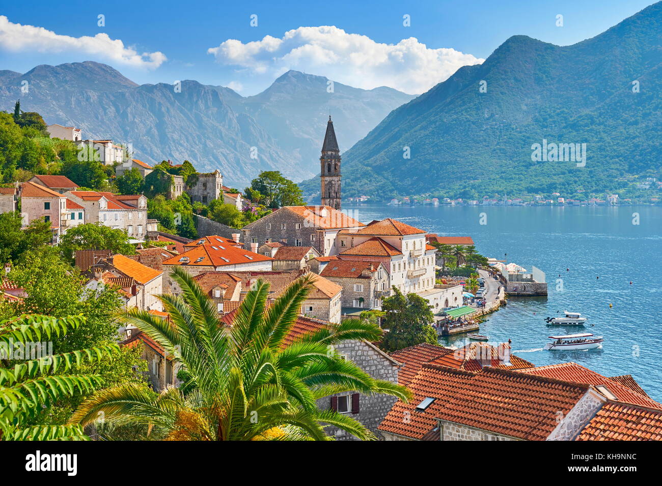 Montenegro Perast villaggio dei balcani paesaggio di montagna, Kotor Bay Foto Stock