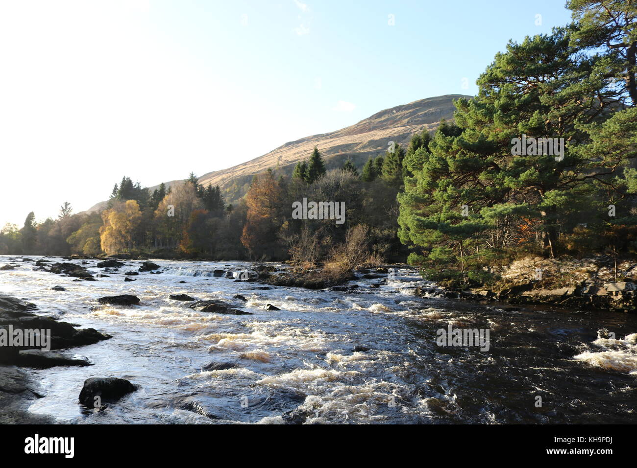 Falls of Dochart cascata, Killin, Scozia Foto Stock