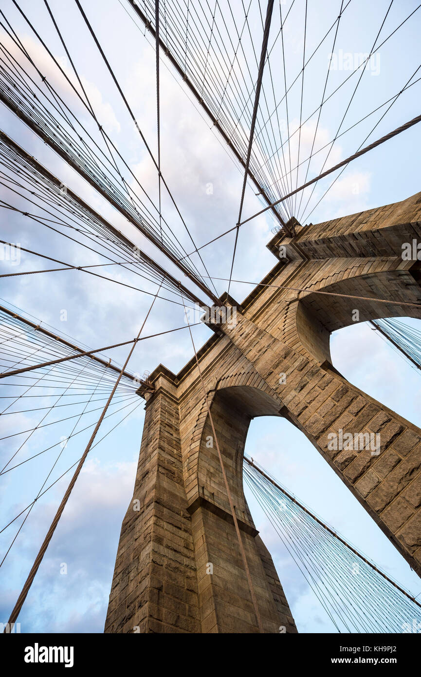 Ponte di Brooklyn New York City close up dettagli architettonici Foto Stock