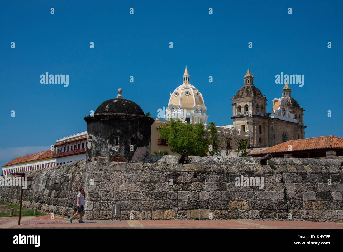 Sud America, Colombia Cartagena. Città vecchia storica città murata, Centro Unesco. parete della città vista di San Pietro Claver aka plaza san pedro claver da Foto Stock