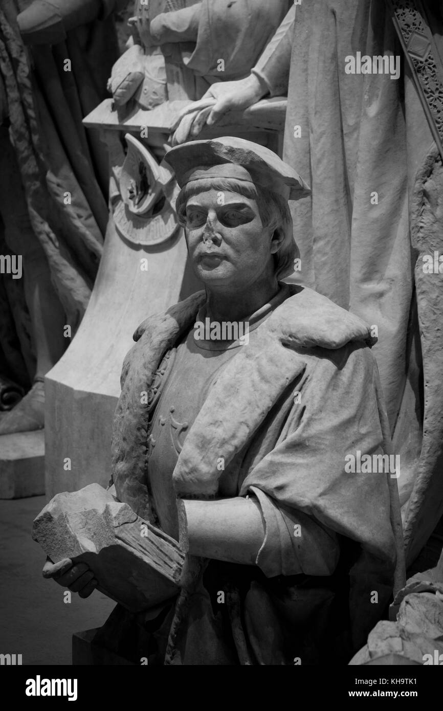 Sculture in mostra presso la cittadella di Spandau, una fortezza di Berlino, in Germania, una delle strutture militari rinascimentali meglio conservate d'Europa. Foto Stock