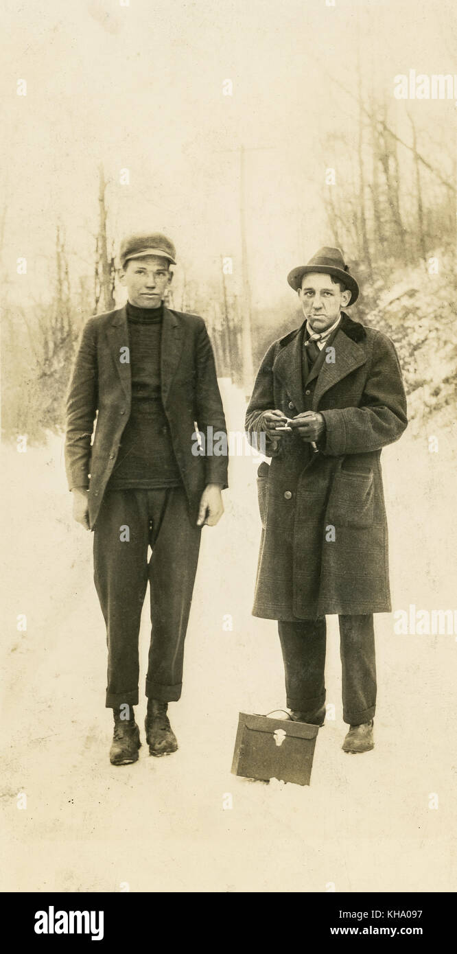 Cappotto invernale anni 20 immagini e fotografie stock ad alta risoluzione Alamy