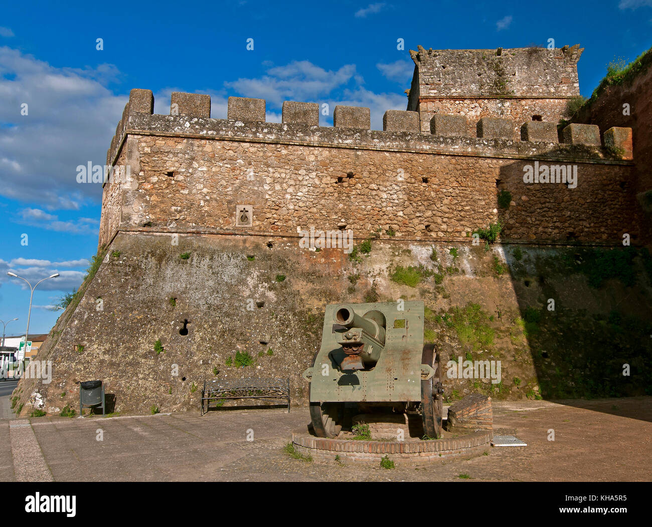 Le antiche mura e Cannon, niebla, provincia di Huelva, regione dell'Andalusia, Spagna, Europa Foto Stock