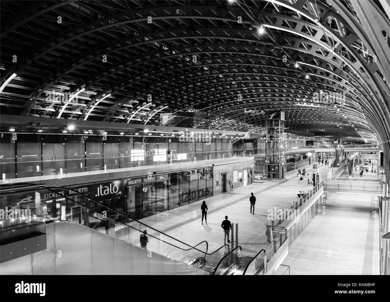 Dalla stazione ferroviaria di Torino Porta Susa di Torino, Piemonte, Italia Foto Stock