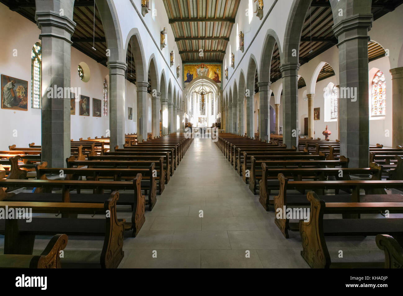 Navata della chiesa, chiesa collegiata della vecchia cappella, Ravensburg, Baden Württemberg, Germania Foto Stock