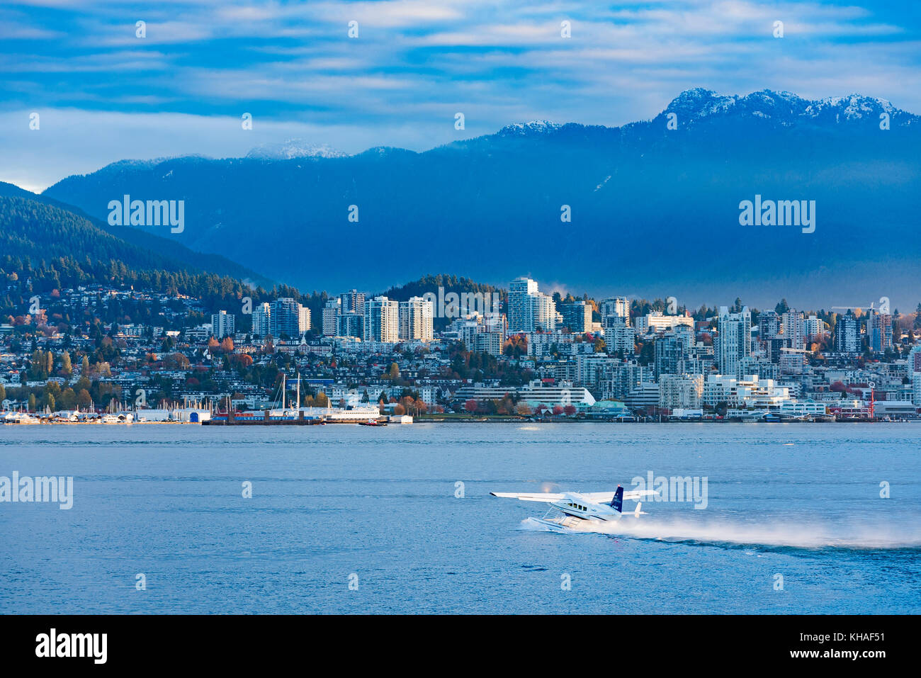Piano di flottazione, Burrard ingresso, Vancouver, British Columbia, Canada. Foto Stock