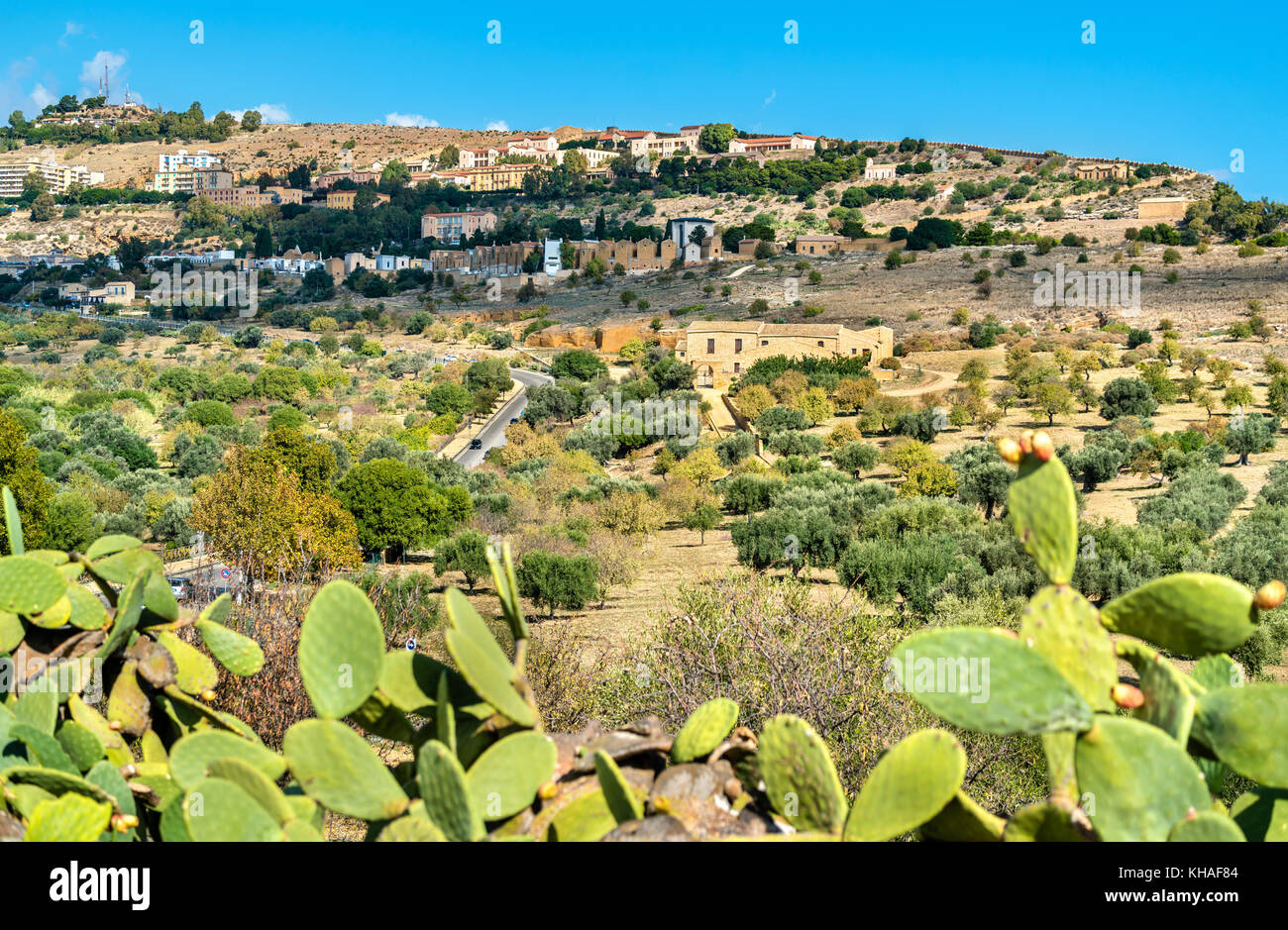 Panorama siciliano presso la valle dei templi, Italia Foto Stock