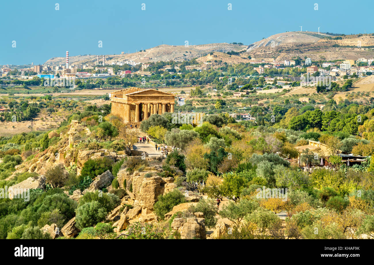 Panorama della Valle dei Templi, un sito patrimonio mondiale dell'unesco in Sicilia, Italia Foto Stock