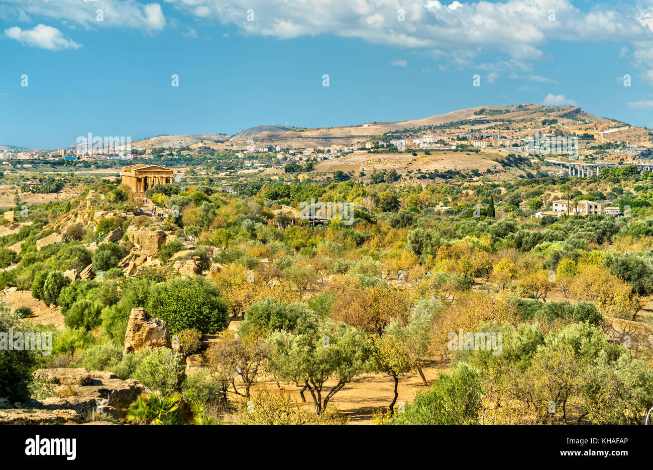Panorama della Valle dei Templi, un sito patrimonio mondiale dell'unesco in Sicilia, Italia Foto Stock