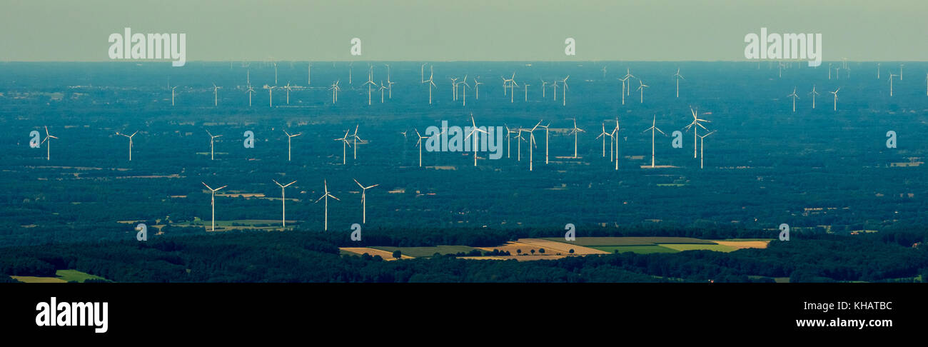 Parco eolico gigante vicino a Lotte Osnabrück, energia alternativa, energia rinnovabile, centrale eolica, distruzione del paesaggio, Westerkappeln, Nord Reno-Westph Foto Stock