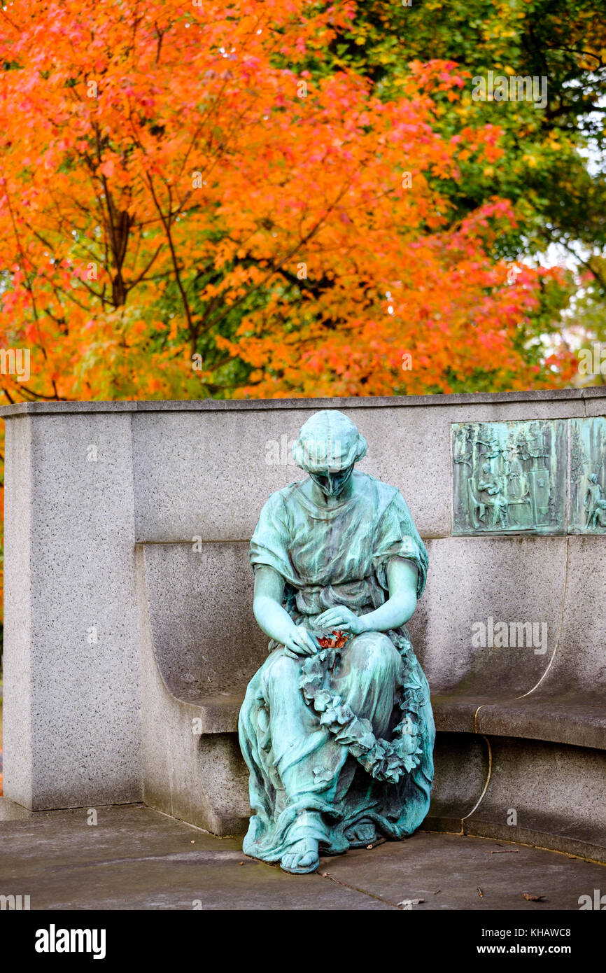 Kauffmann Memorial, Sette Età della memoria, da William Ordway Pernice, omaggio e grave per Samuele Kauffmann, Rock Creek cimitero, Washington DC, USA Foto Stock