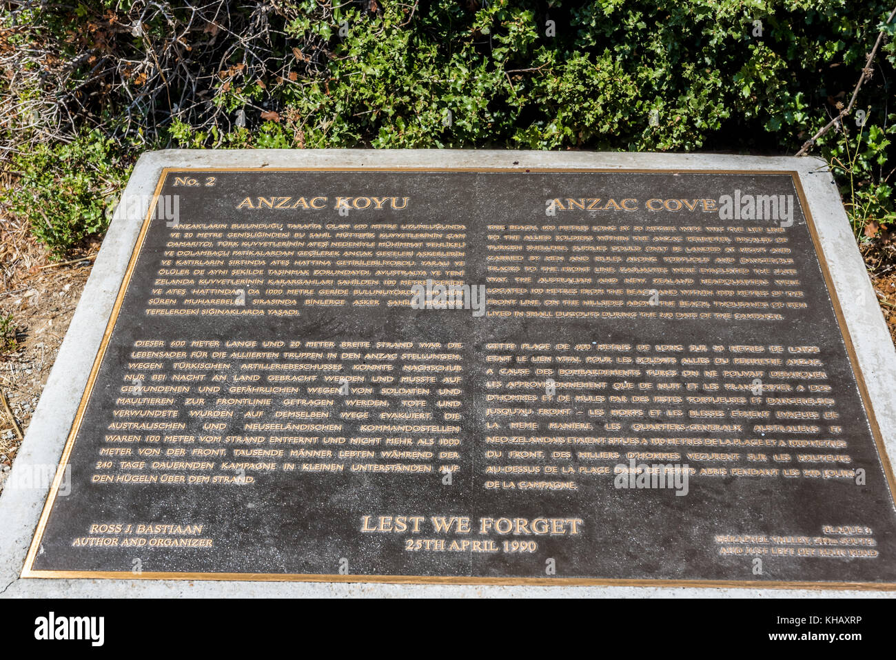 Una targhetta di informazioni al anzac cove, sito della I guerra mondiale lo sbarco di anzacs sulla penisola di Gallipoli in Canakkale turchia Foto Stock