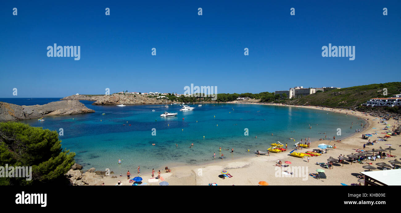 Arenal d'en Castell la spiaggia e la baia menorca Spagna Foto Stock