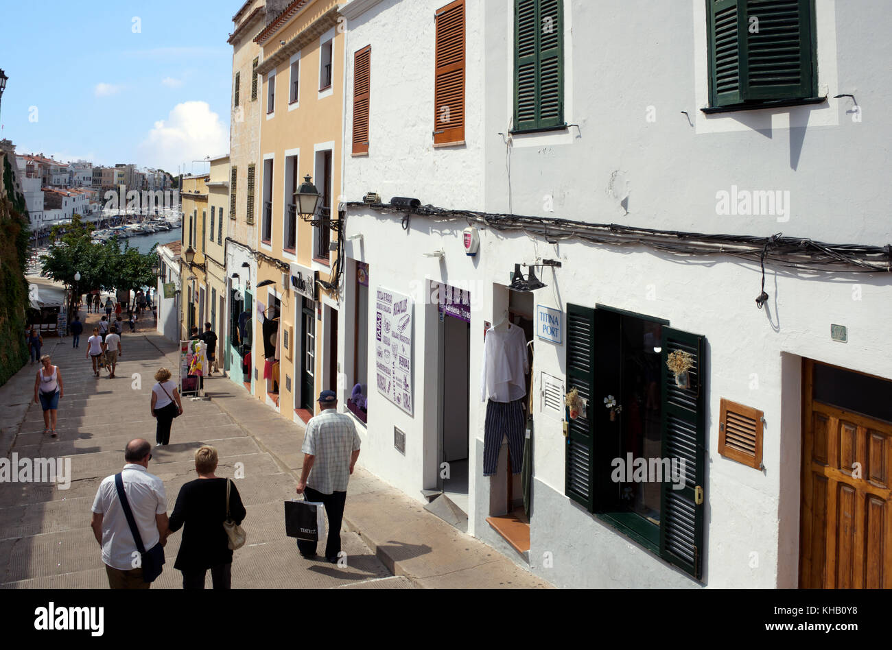 Pedesrian street e il porto di Ciutadella menorca Spagna Foto Stock