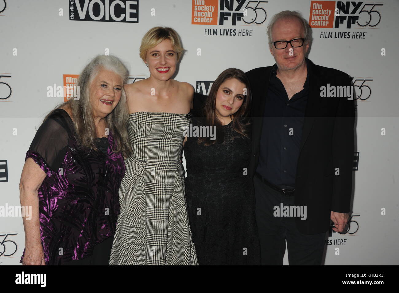 New york, ny - 09 ottobre: Lois Smith, Greta gerwig, Kathryn newton, beani feldstein e tracy letts assiste il new york screening di "respirare" a AMC Loews Lincoln Square 13 il 9 ottobre 2017 in New York City. persone: Lois Smith, Greta gerwig, Kathryn newton, beani feldstein e tracy letts trasmissione ref: mnc1 Foto Stock