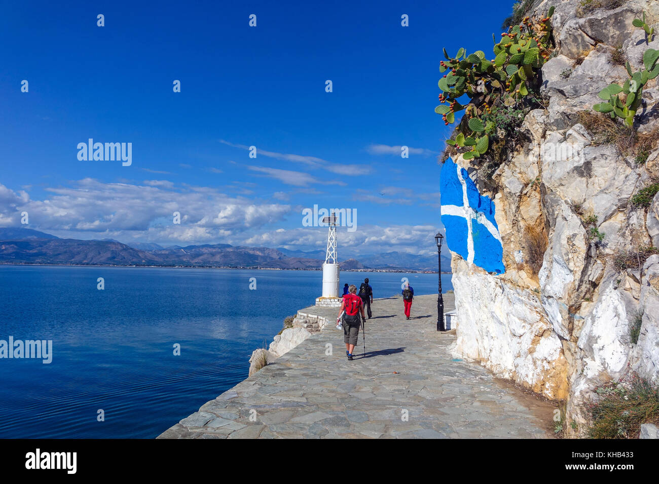 Passeggiata sul lungomare, marciapiede, Nafpio, Peleponnese, Grecia Foto Stock