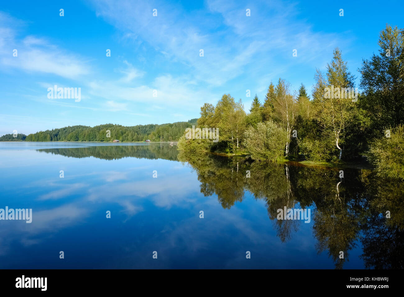 Kirchsee vicino Sachsenkam, Tölzer Land, alta Baviera, Baviera, Germania Foto Stock