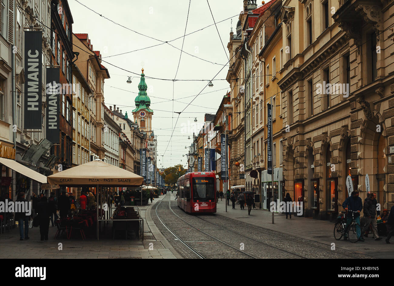 Graz, Austria - 07 novembre 2017: street di graz, architettoniche e infrastrutturali di dettagli. Foto Stock