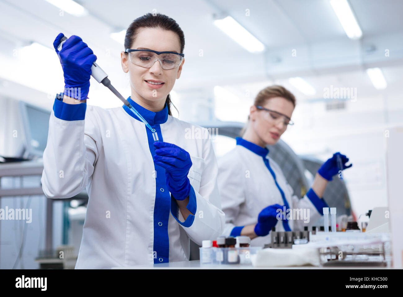 Certi giovani intern condurre prima prova Foto Stock