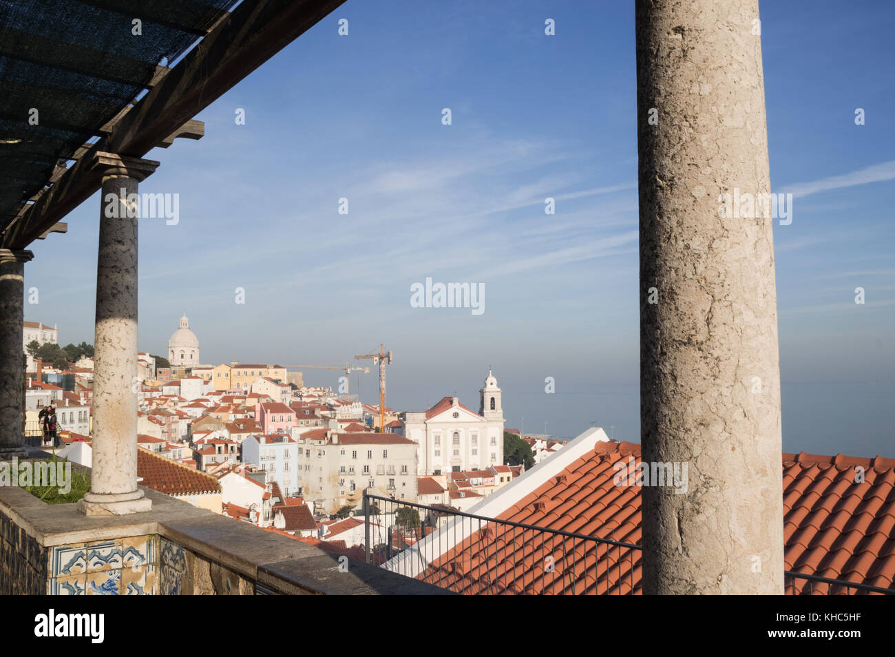 Viste da st. lucia lookout. Da questo punto tutta la città di Lisbona e l'estuario può essere visto. Foto Stock